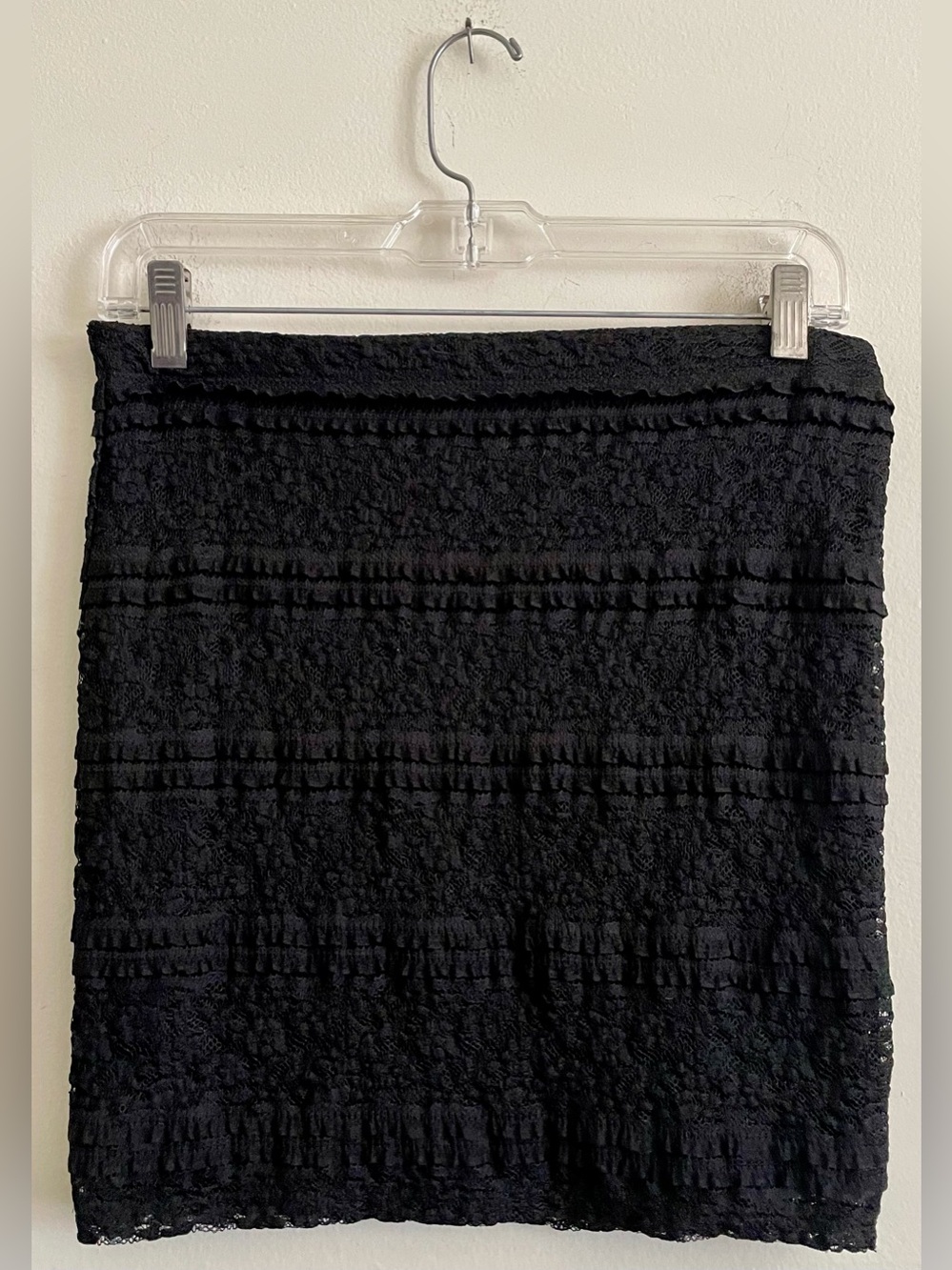 🫟 Forever 21 Black Textured Lace Bodycon Mini Skirt 🫟